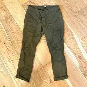 Army green J Crew crop pant, size 6